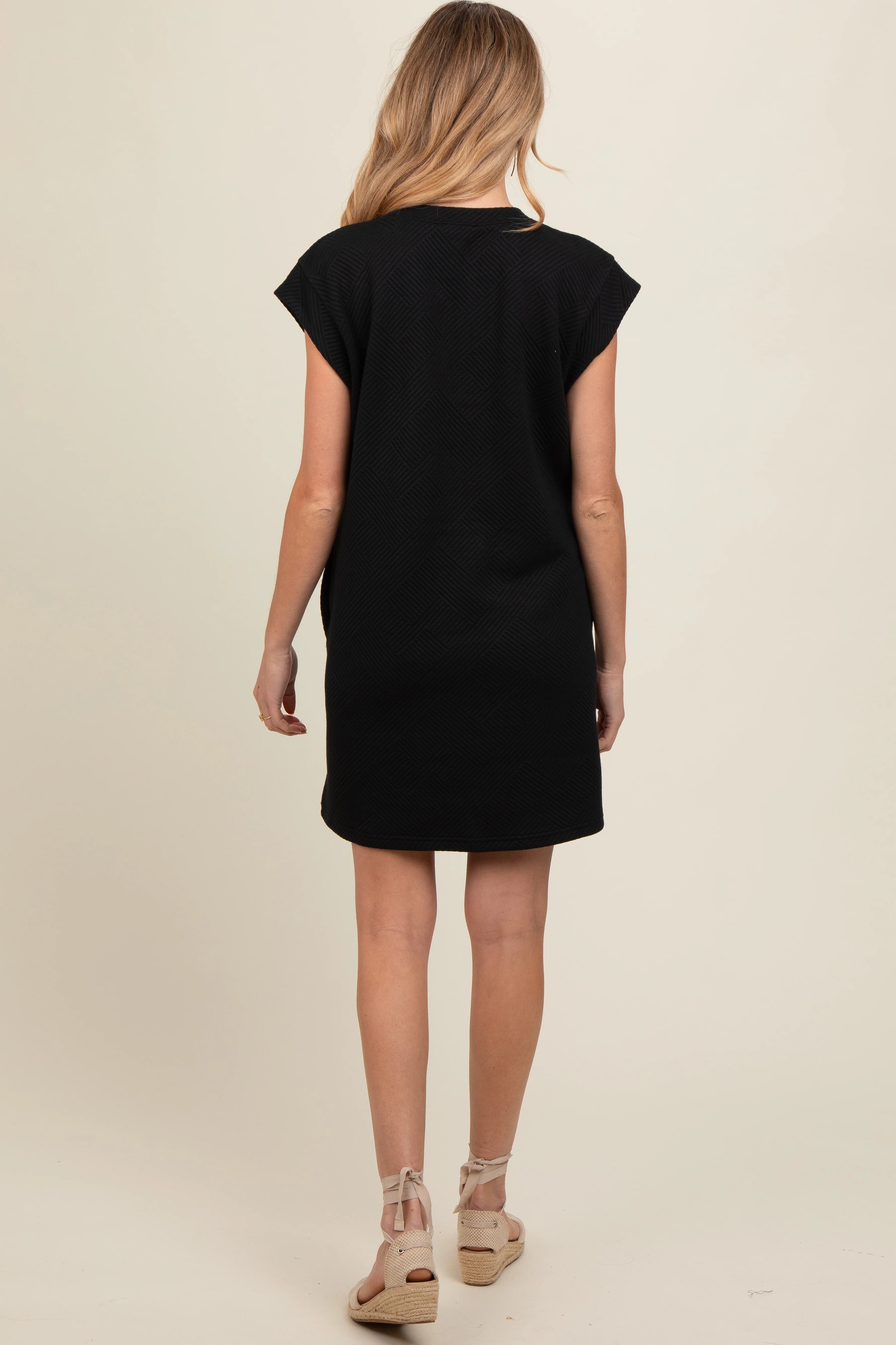 Black Front Pocket Line Textured Short Sleeve Maternity Dress - Image 3