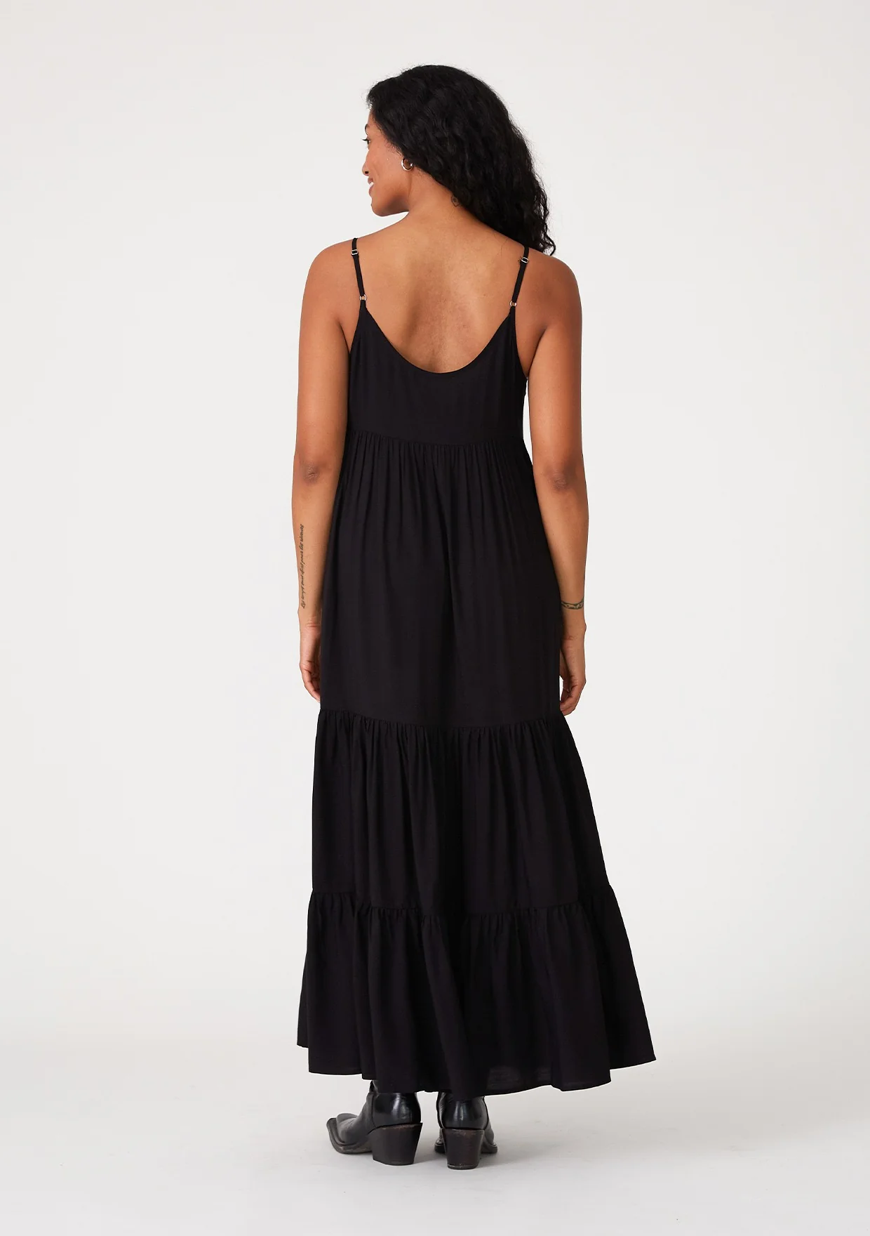 Black Scalloped Embroidered Neckline Maxi Dress - Image 3