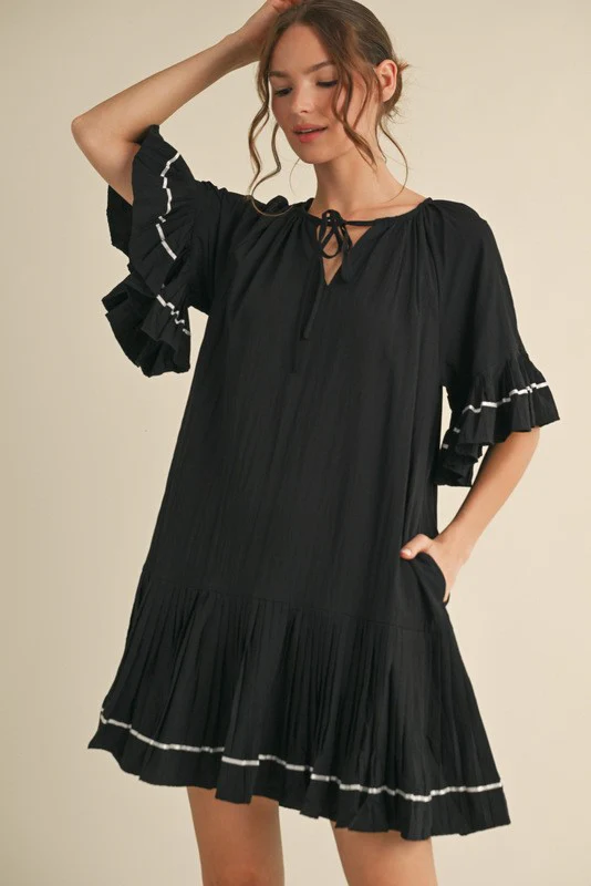 Black Solid Short Sleeve Pocketed Maternity Dress - Image 5