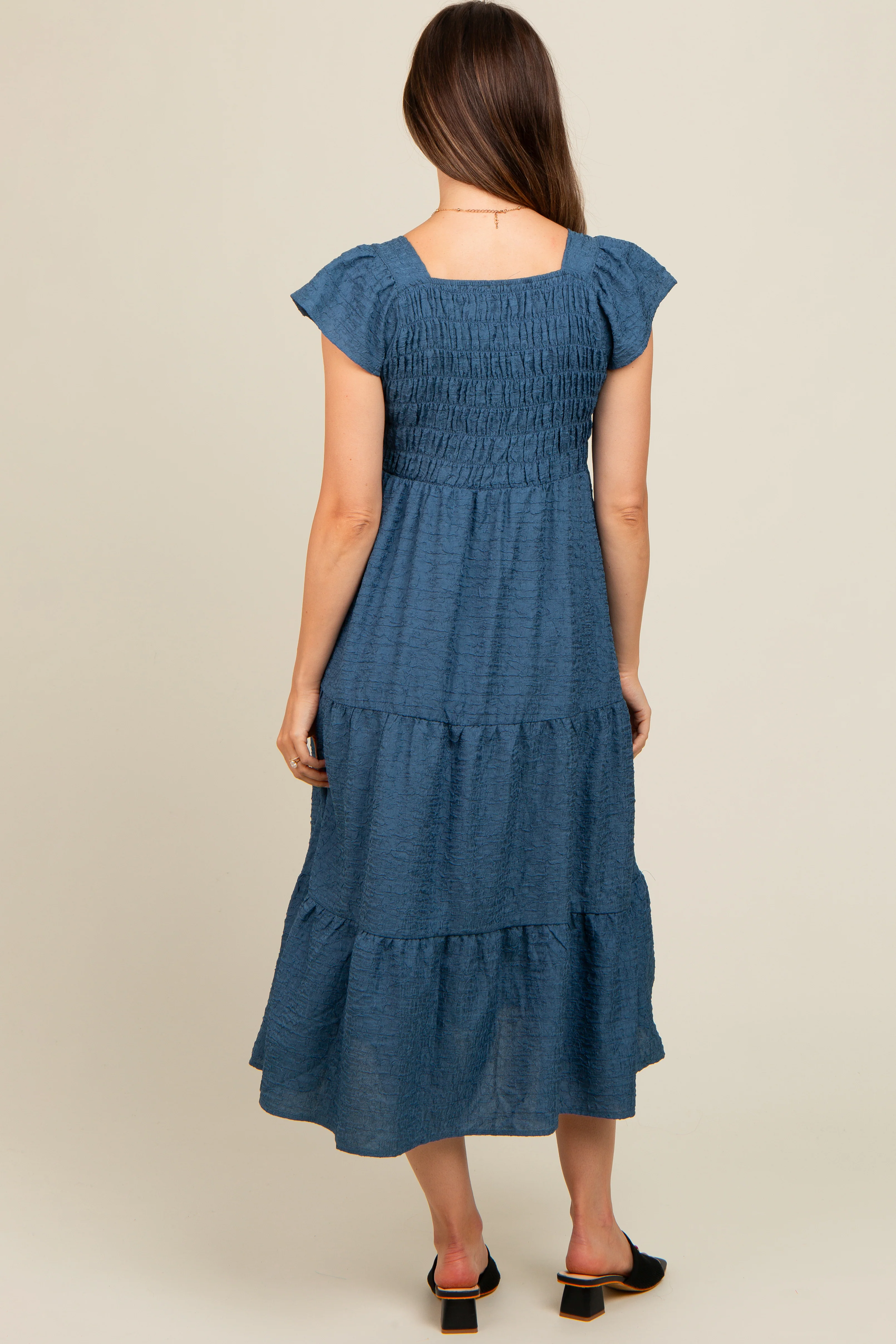 Blue Textured Sweetheart Neck Short Puff Sleeve Tiered Maternity Midi Dress - Image 3