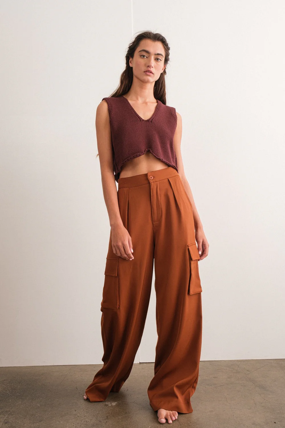 Brown V-Neck Sleeveless Cropped Knit Top - Image 3
