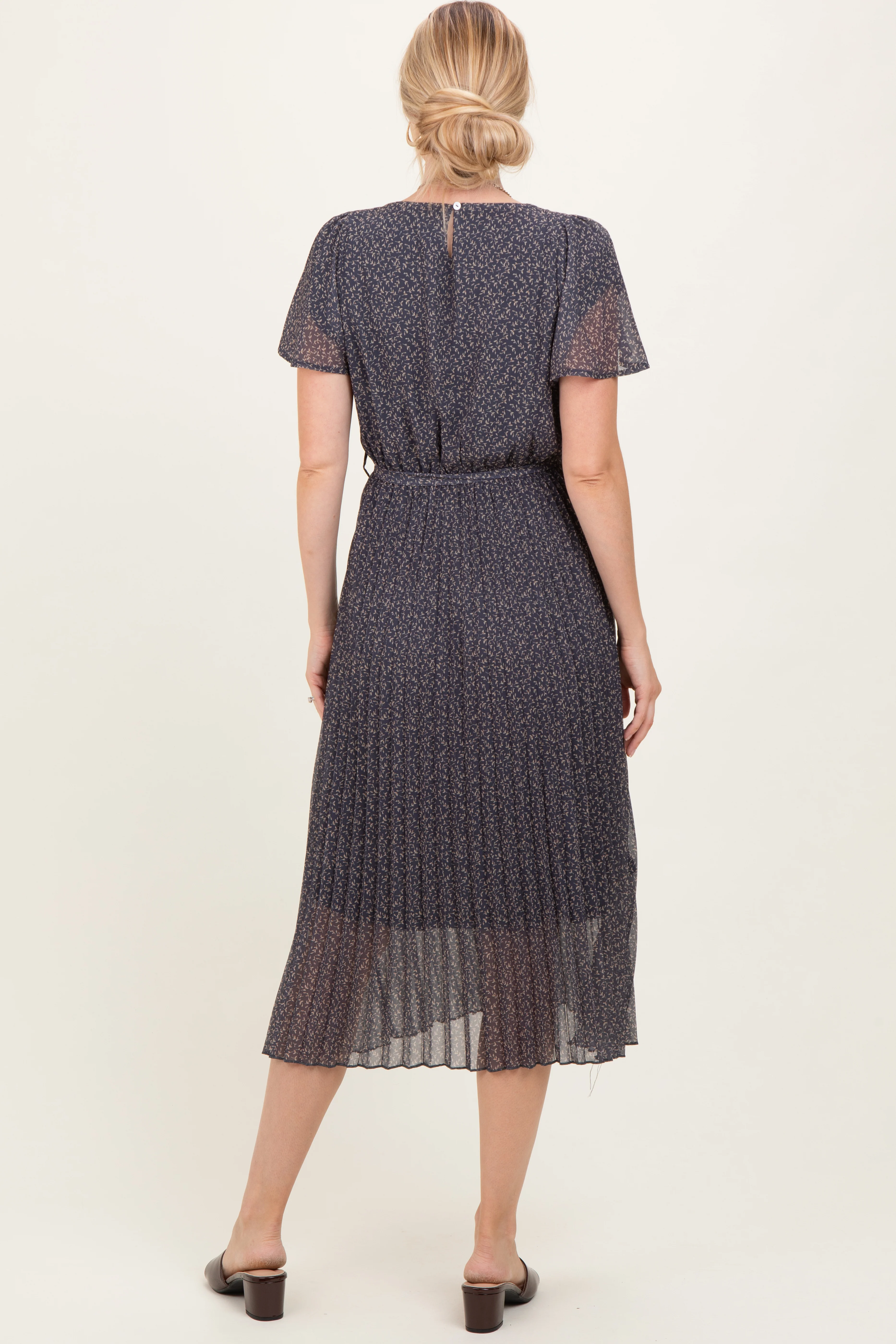 Grey Leaf Print Pleated Midi Dress - Image 3