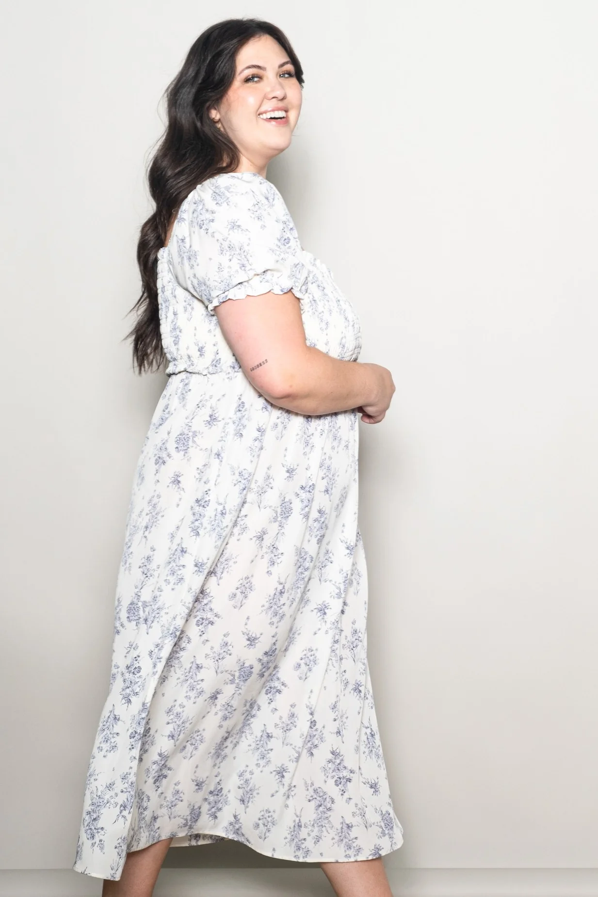 Ivory Floral Smocked Sweetheart Neckline Plus Midi Dress - Image 3