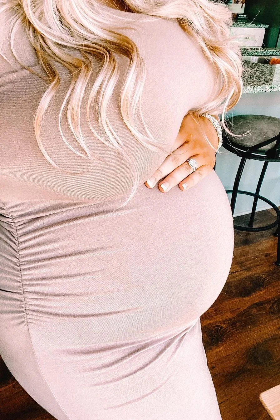 Mauve Sleeveless Ruched Fitted Maternity Dress - Image 6