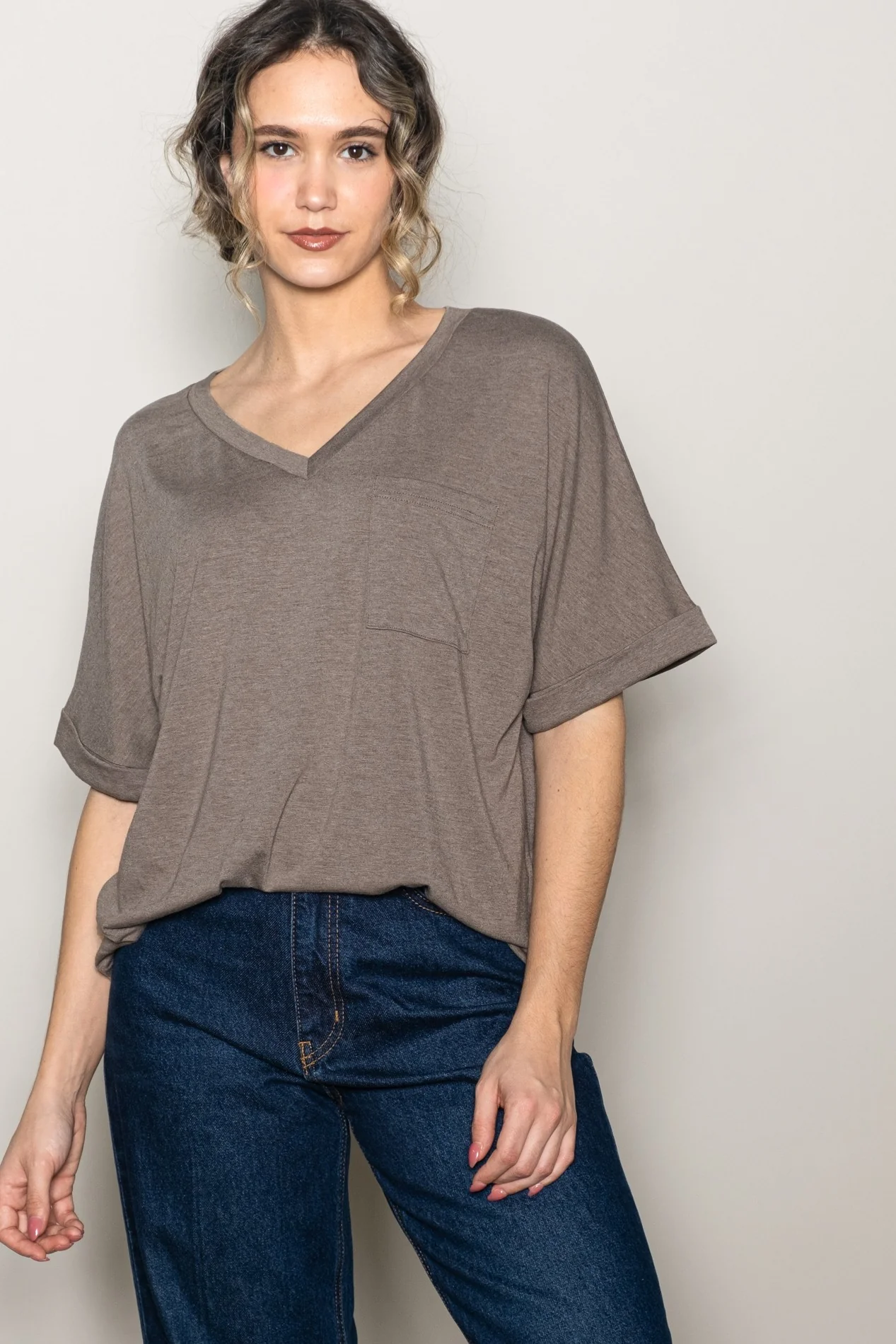 Mocha Oversized V-Neck Front Pocket Maternity T-Shirt - Image 4