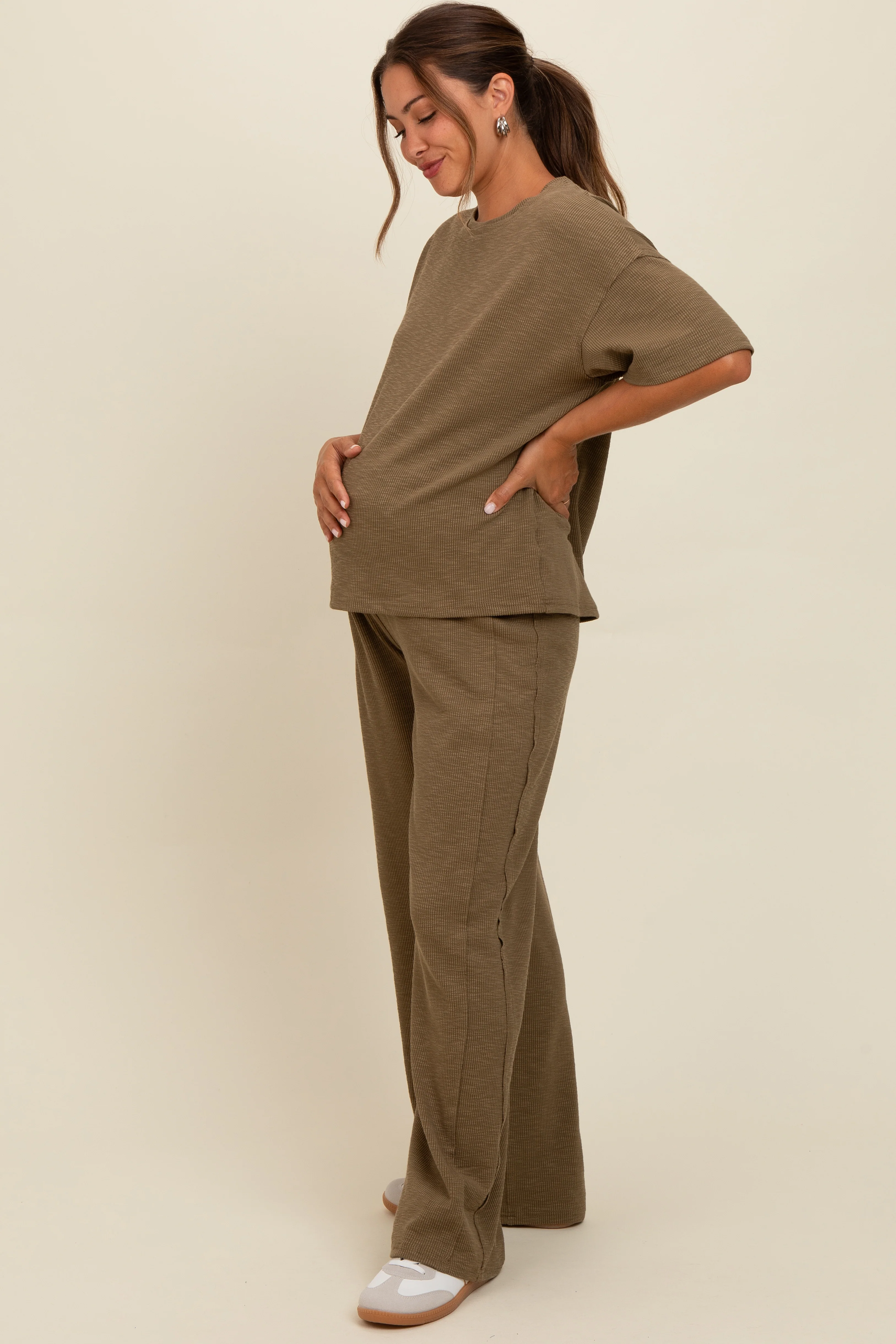 Olive Textured Knit Oversized Tee And Pants Maternity Set - Image 3