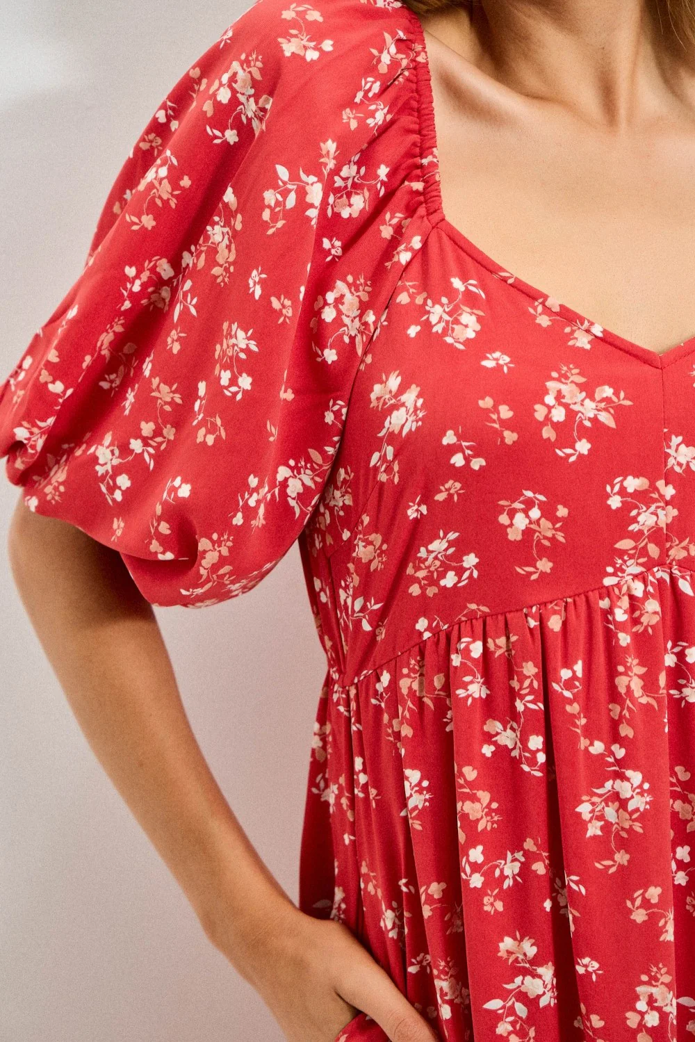 Red Floral Tiered Puff Sleeve Midi Dress - Image 4